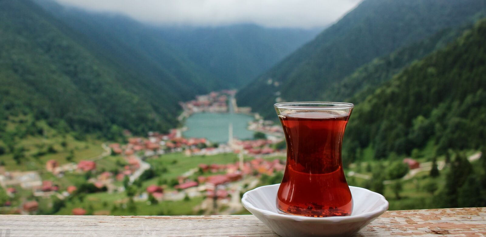 A Comprehensive Guide to Turkish Tea Sets: Choosing, Making, and Maintaining